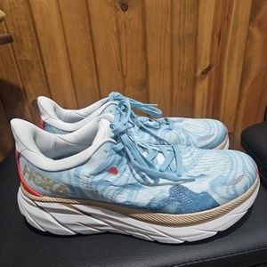 Brand new pair of women's size 8.5 Hoka shoes